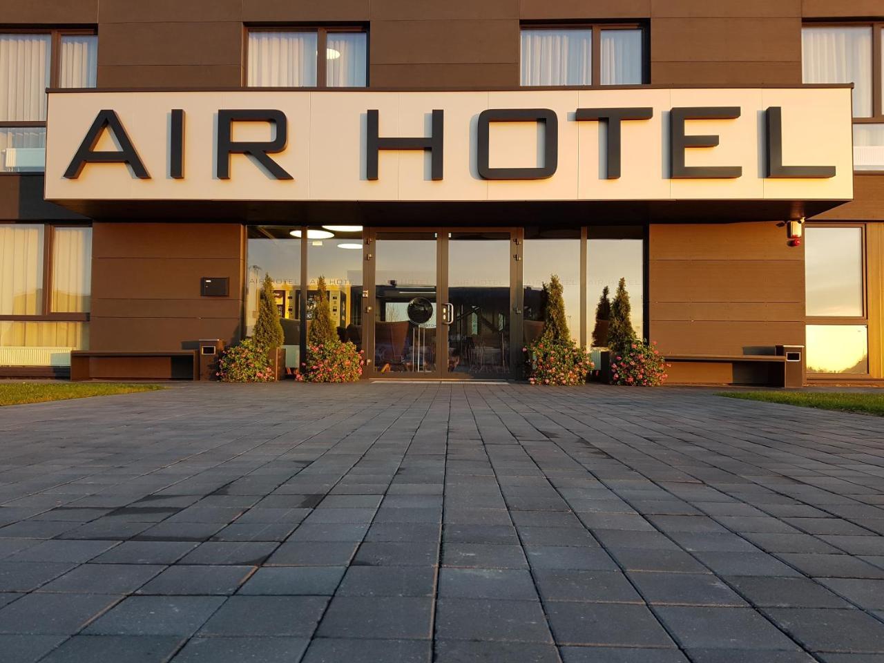 Air Hotel Karmėlava Kültér fotó